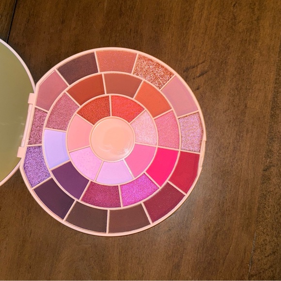 P. Louise Off The Record Palette - Picture 5 of 11